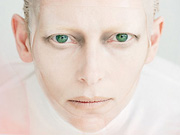Ijeszt� fot�sorozat Tilda Swintonr�l